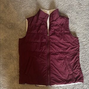 North face Women's Burgundy reversible  Puffer Vest